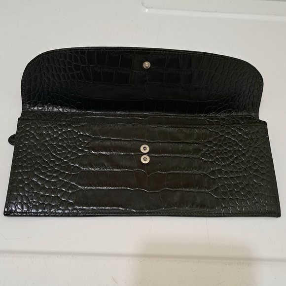 Graphic Image Embossed Faux Crocodile Leather Clutch - Picture 3 of 8